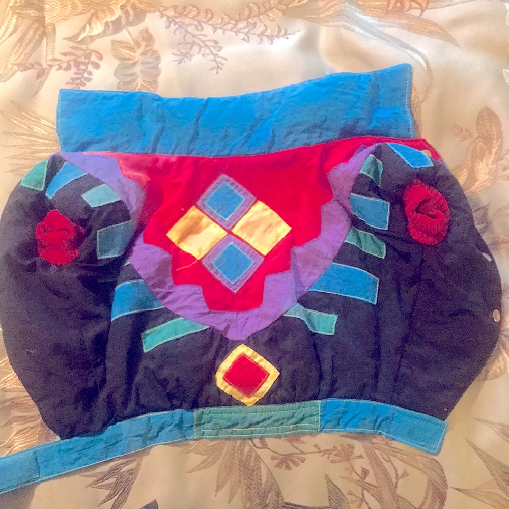 1989 Dog wind breaker/jacket with hoodie hidden in the collar. Medium size